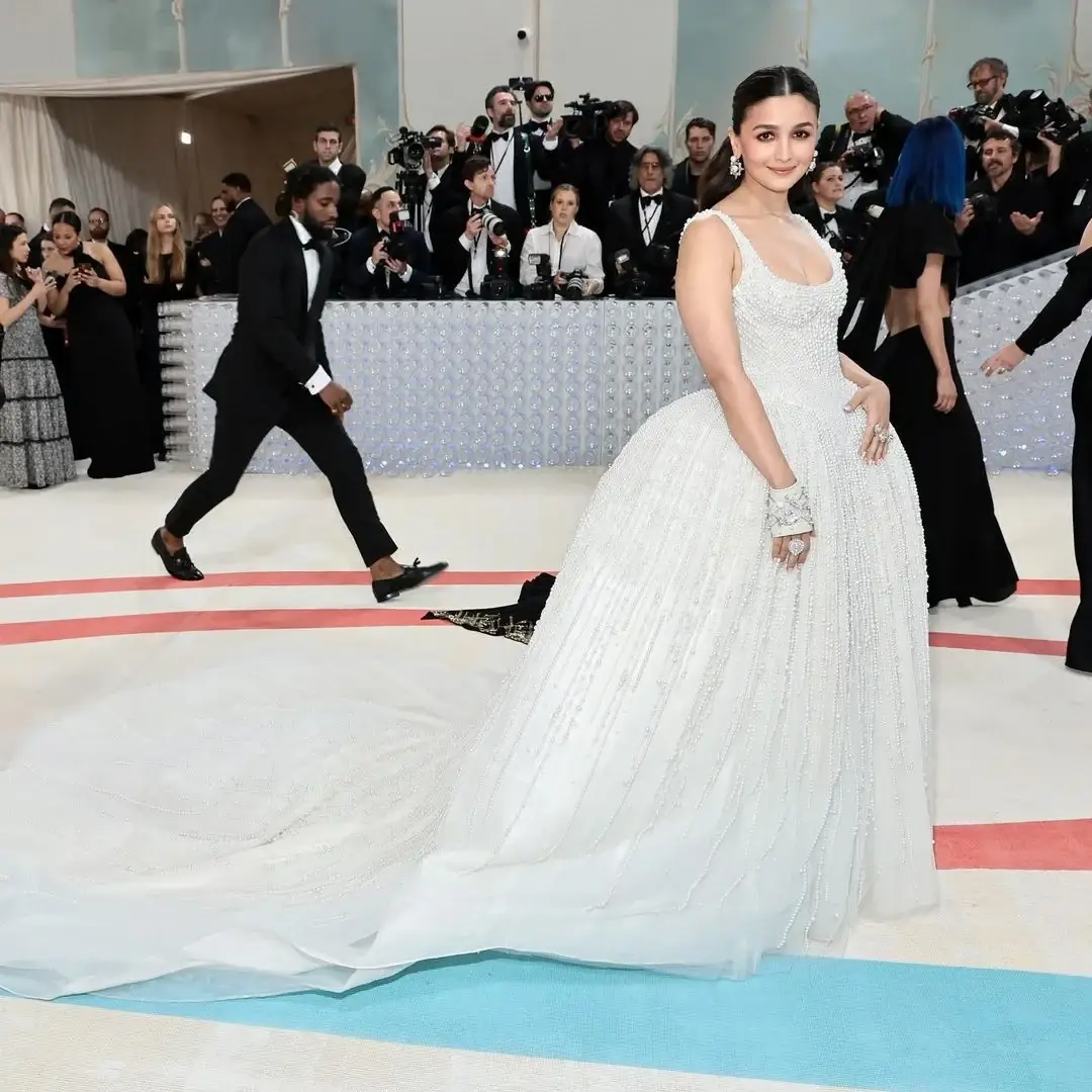 INDIAN ACTRESS ALIA BHATT IMAGES IN WHITE DRESS AT MET GALA 2023 2